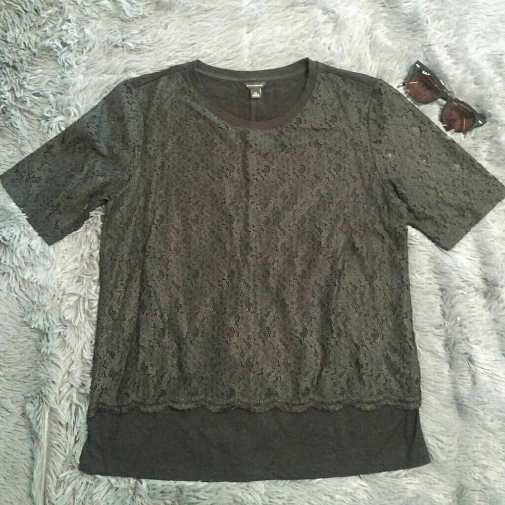 3 for 20$ Ann Taylor M black lace front T